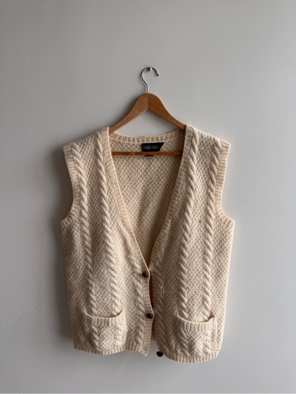 Men’s 100% wool vintage sweater vest